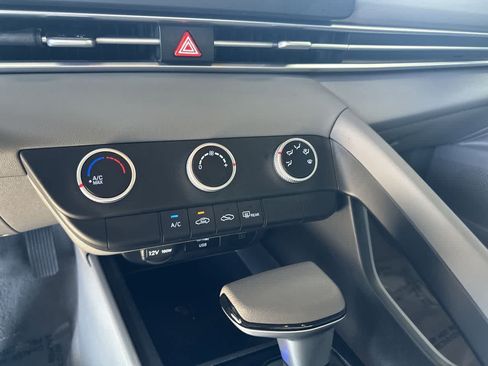 Used 2026 Hyundai Elantra SE FWD image 20