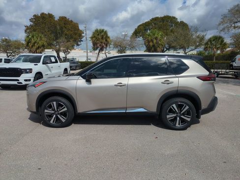 Used 2021 Nissan Rogue Platinum image 9