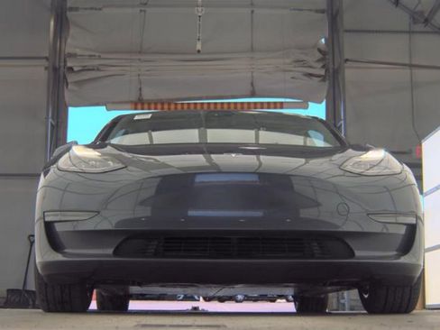 Used 2023 Tesla Model 3 Standard Range RWD image 3