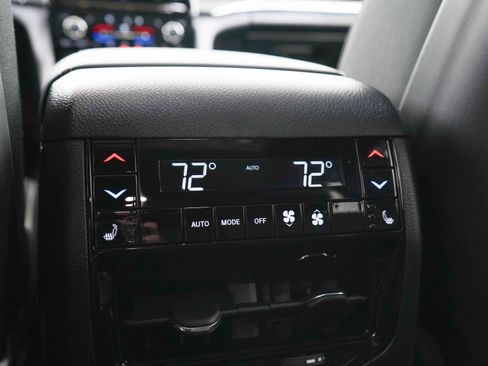 Used 2023 Jeep Grand Cherokee Overland w/ Luxury Tech Group IV AWD/4WD image 16