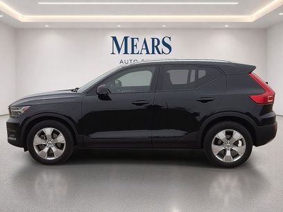Used 2021 Volvo XC40 T4 Momentum