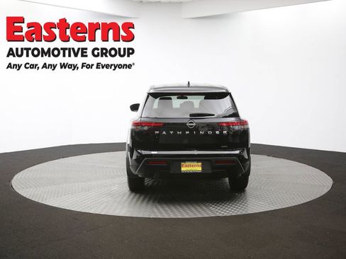 Used 2024 Nissan Pathfinder S image 37