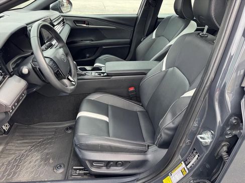 Certified 2025 Toyota Camry SE image 9