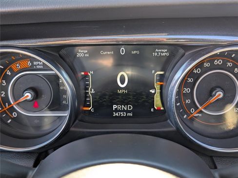 Used 2020 Jeep Wrangler Unlimited Sahara AWD/4WD image 32