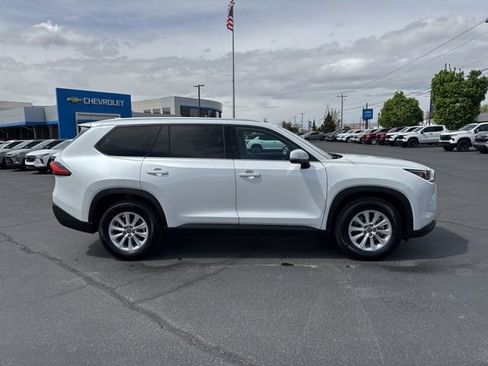 Used 2024 Toyota Grand Highlander AWD image 8