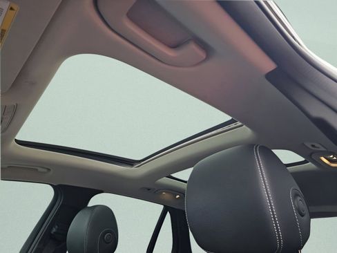 Used 2021 Mercedes-Benz GLC 300 image 8