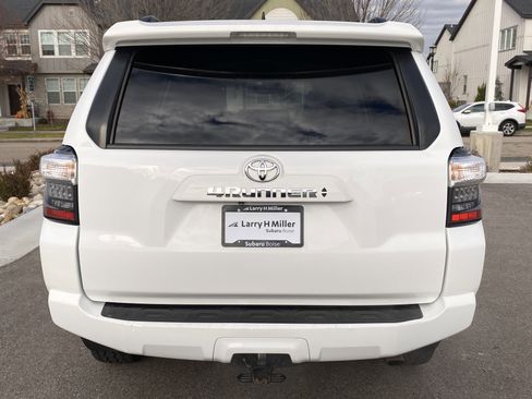Used 2022 Toyota 4Runner SR5 image 5