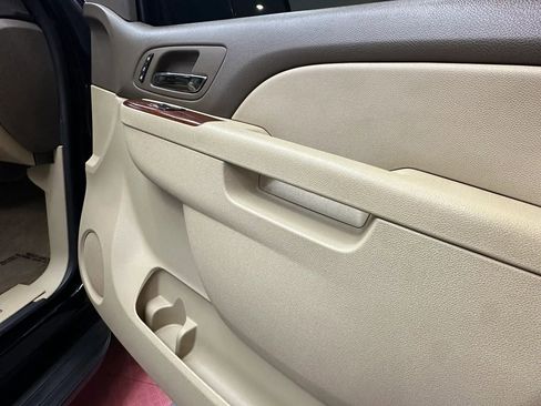 Used 2011 Chevrolet Avalanche LTZ image 25