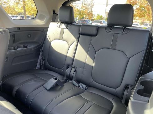 Used 2025 Honda Pilot Touring image 12