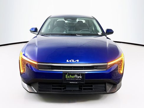 Used 2025 Kia K4 LXS image 2