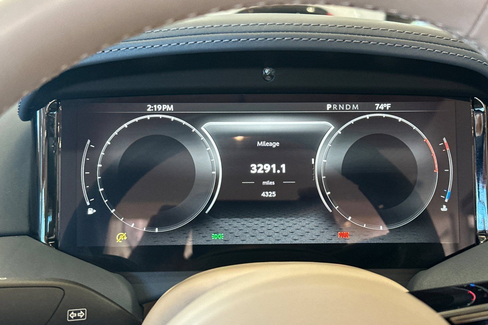 Used 2024 Aston Martin DB12 Convertible RWD image 25