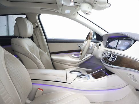 Used 2017 Mercedes-Benz S 550 4MATIC Sedan image 21