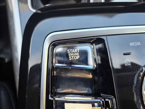 Used 2024 BMW 740i image 33