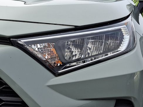 Used 2020 Toyota RAV4 XLE Premium AWD/4WD image 8