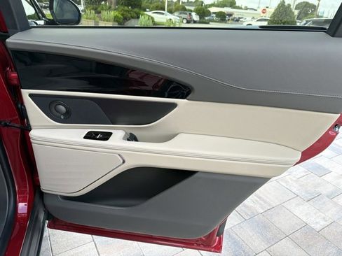 Used 2025 Lincoln Nautilus Reserve AWD/4WD image 23