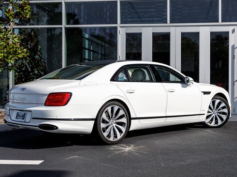 Used 2020 Bentley Flying Spur W12 image 7