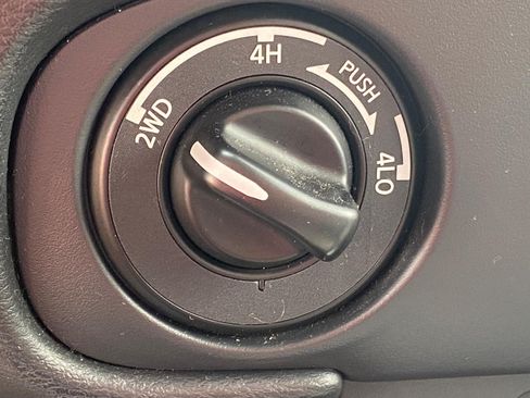 Used 2023 Nissan Frontier SV AWD/4WD image 19