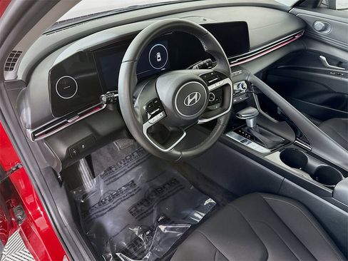 Certified 2024 Hyundai Elantra SEL w/ Convenience Package image 19