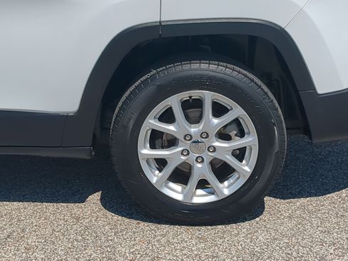 Used 2015 Jeep Cherokee Latitude FWD image 10