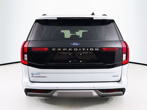Used 2025 Ford Expedition Max Platinum AWD/4WD image 6