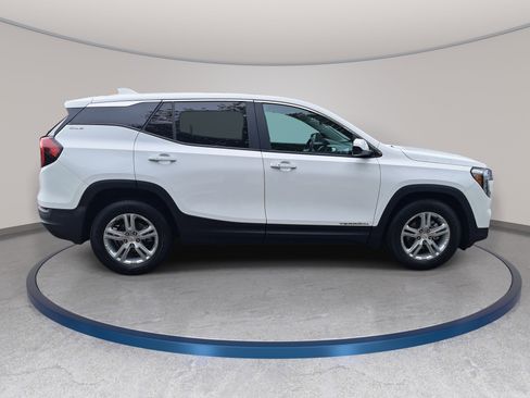 Used 2024 GMC Terrain SLE FWD image 4