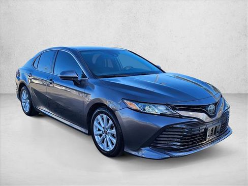 Used 2019 Toyota Camry LE FWD image 4