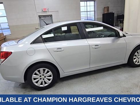 Used 2011 Chevrolet Cruze LT image 12