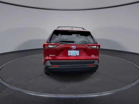 Certified 2021 Toyota RAV4 XLE Premium AWD/4WD image 7