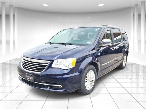 Used 2014 Chrysler Town & Country Touring-L FWD image 7