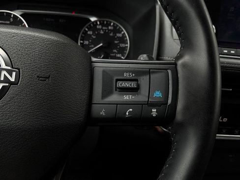 Used 2025 Nissan Rogue SV FWD image 34