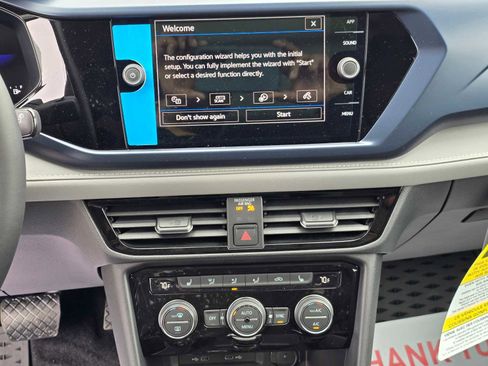 New 2024 Volkswagen Taos SE image 26