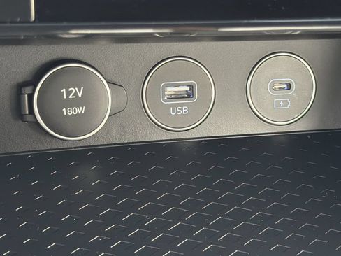 Used 2025 Genesis G70 2.5T AWD/4WD image 7