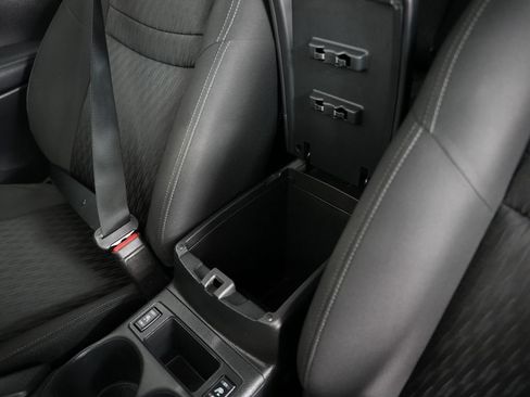 Used 2020 Nissan Rogue SV FWD image 29