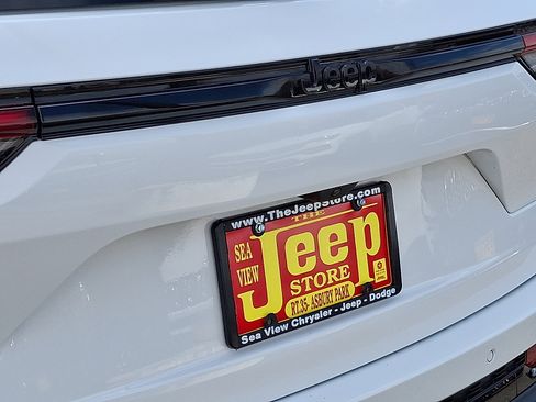 Certified 2025 Jeep Grand Cherokee Altitude image 31