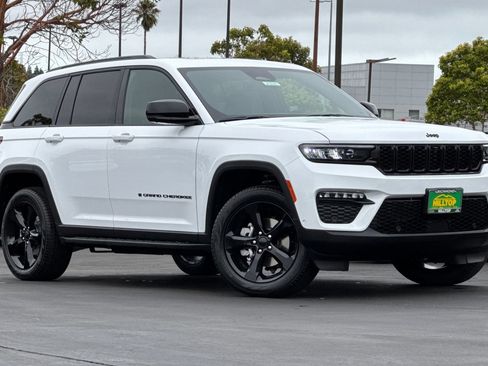 New 2025 Jeep Grand Cherokee Limited w/ Luxury Tech Group II AWD/4WD image 2