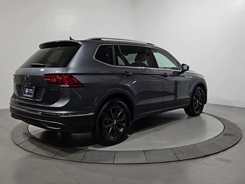 Certified 2024 Volkswagen Tiguan SE w/ Panoramic Sunroof Package image 7