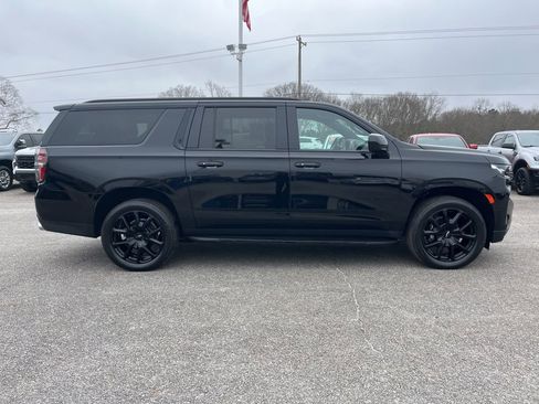 Used 2023 Chevrolet Suburban RST w/ Sport Performance Package image 4