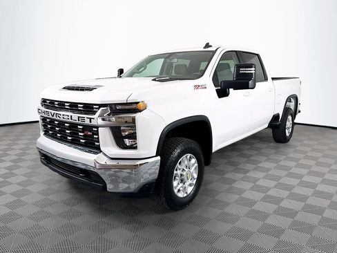 Used 2023 Chevrolet Silverado 2500 LT AWD/4WD image 3