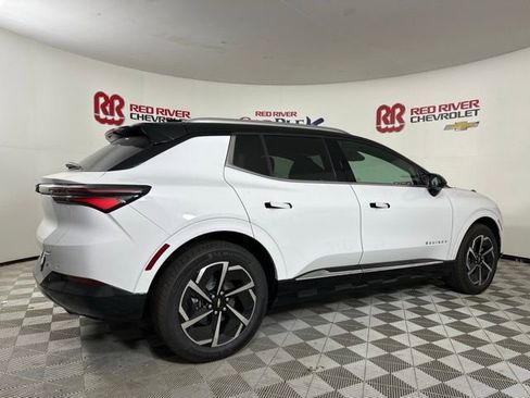 New 2025 Chevrolet Equinox EV LT image 5