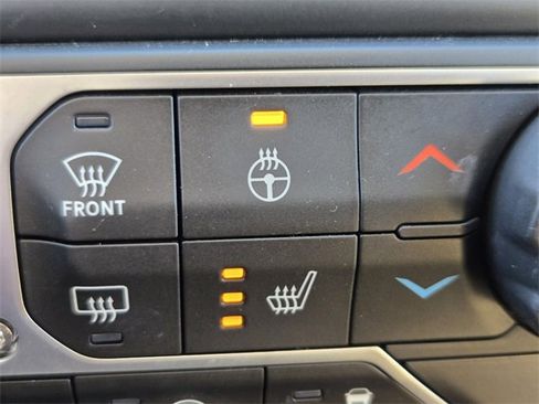 Used 2018 Jeep Wrangler Unlimited Sahara image 25