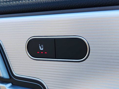 Used 2022 Mercedes-Benz CLA 250 4MATIC w/ Premium Package Lite image 25