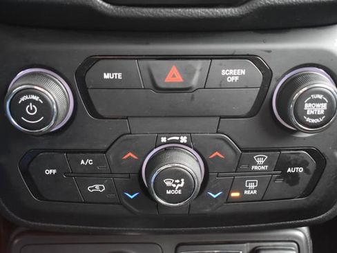 Used 2019 Jeep Renegade Altitude w/ Quick Order Package 2XM AWD/4WD image 28