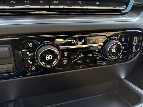 Used 2025 Chevrolet Silverado 1500 High Country image 25