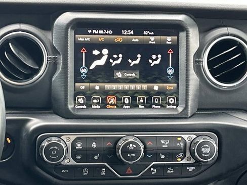 Used 2022 Jeep Wrangler Unlimited Sahara w/ Dual Top Group AWD/4WD image 23