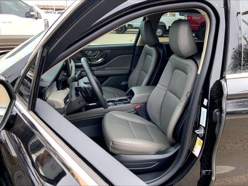 New 2026 Lincoln Corsair Premiere FWD image 9