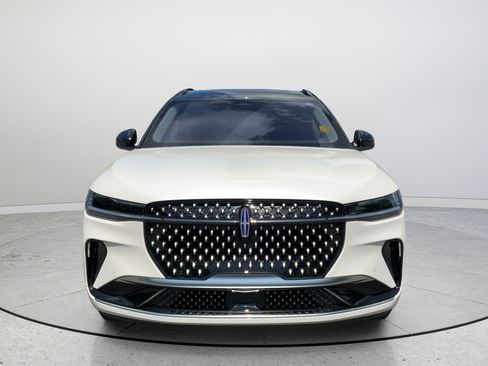 Used 2025 Lincoln Nautilus Reserve AWD/4WD image 4