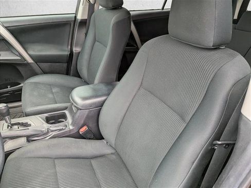 Used 2018 Toyota RAV4 LE image 22