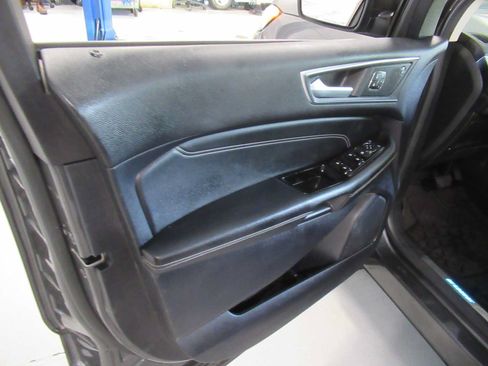 Used 2020 Ford Edge Titanium FWD image 14