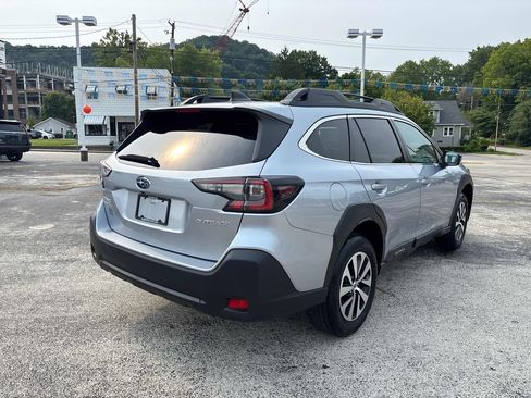 Used 2023 Subaru Outback Premium AWD/4WD image 5