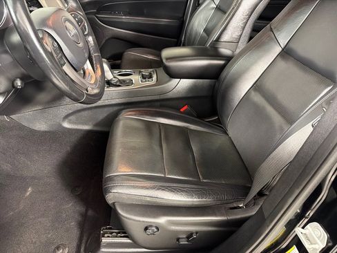 Used 2019 Jeep Grand Cherokee Limited w/ Luxury Group II AWD/4WD image 12